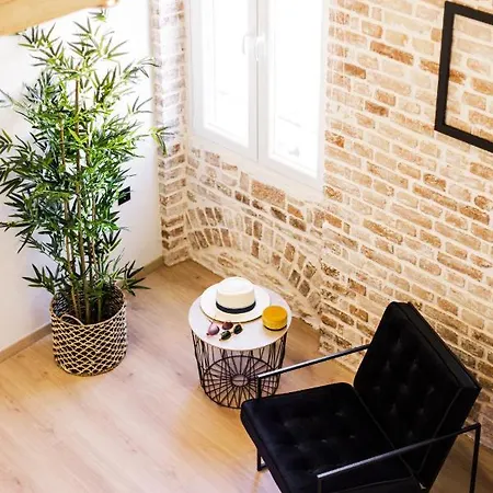 Vailato Loft Apartment *